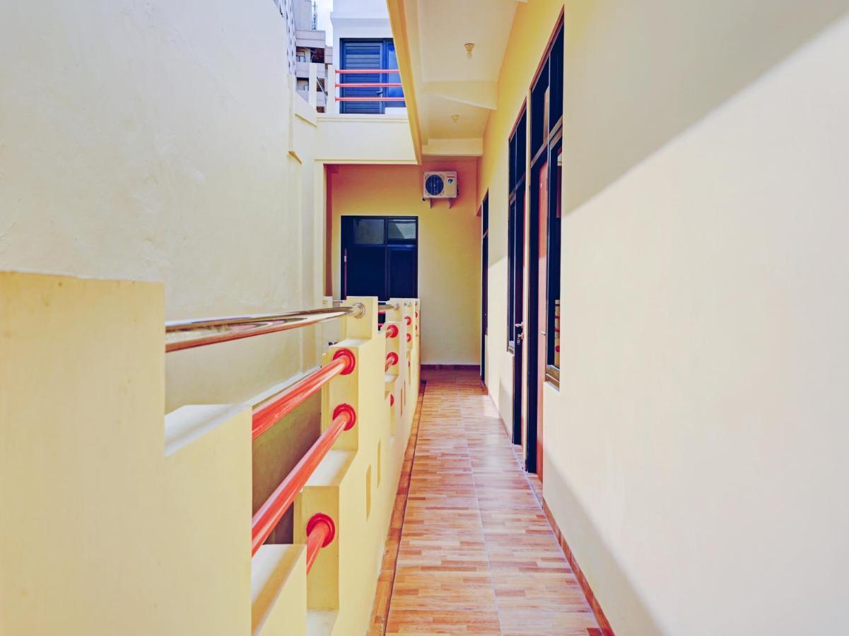 Reddoorz Syariah Near Jembatan Merah Plaza Krembangan Exterior foto