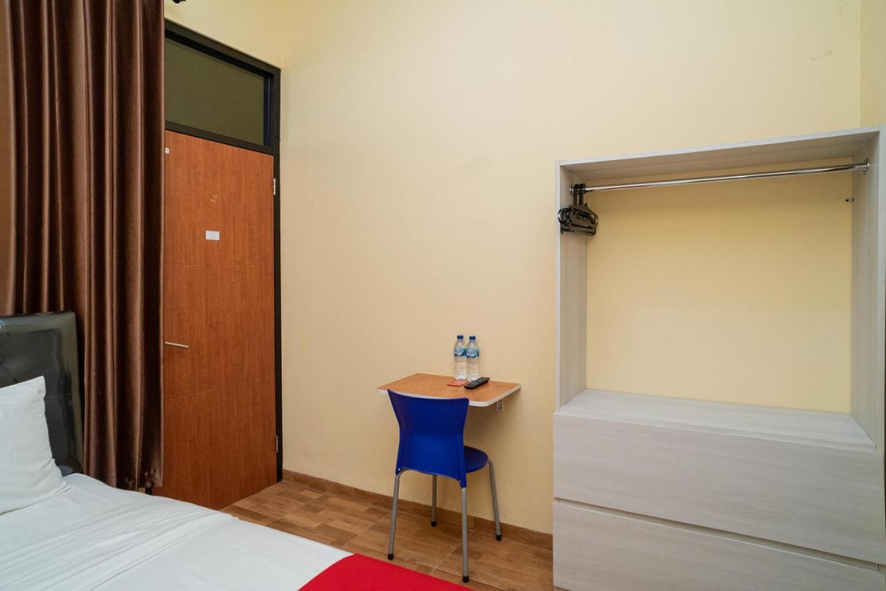 Reddoorz Syariah Near Jembatan Merah Plaza Krembangan Exterior foto