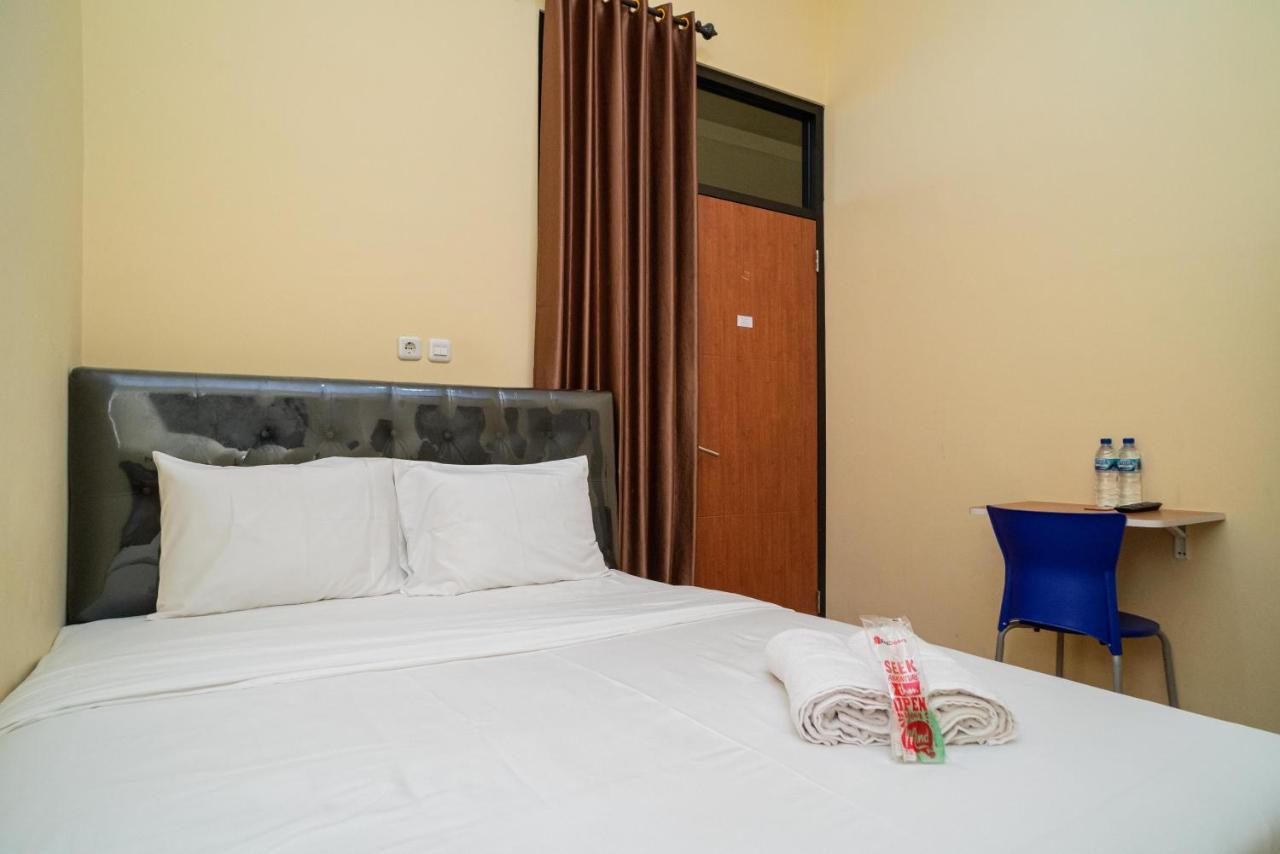 Reddoorz Syariah Near Jembatan Merah Plaza Krembangan Exterior foto