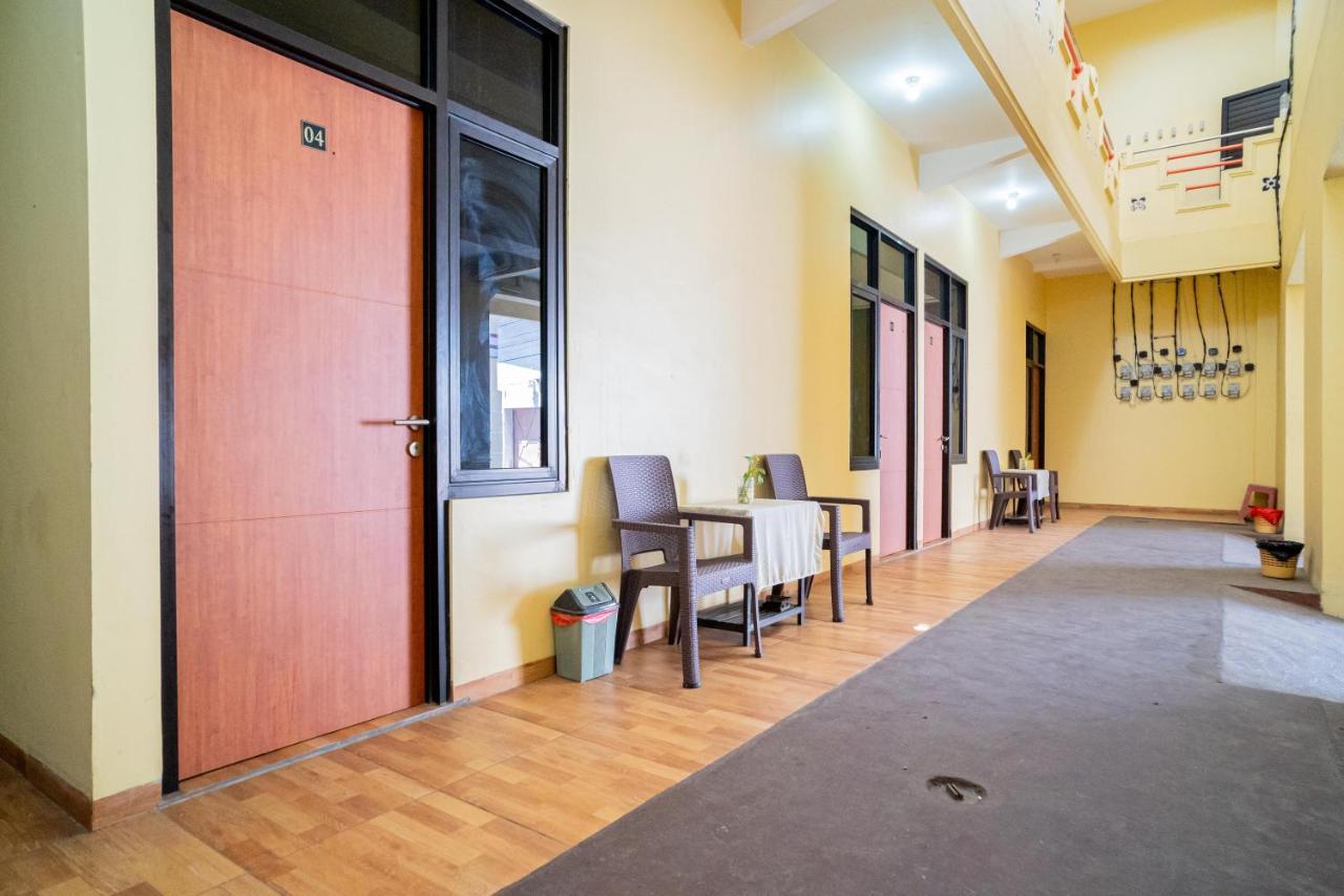 Reddoorz Syariah Near Jembatan Merah Plaza Krembangan Exterior foto